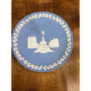 Wedgwood Jasperware Christmas 1971 Plate Piccadilly Circus Blue White England 8"